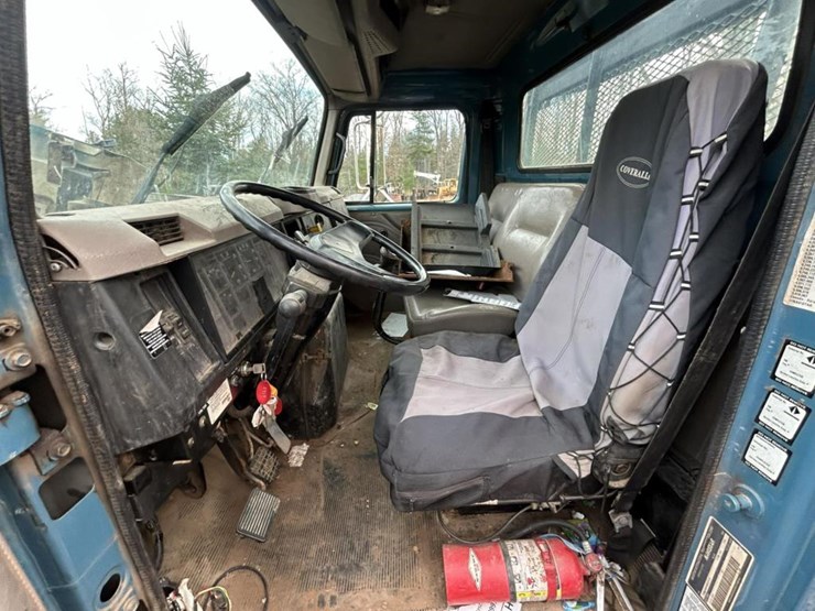 international-4700-image-41