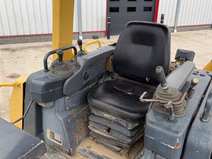 2002-komatsu-d65ex-image-33