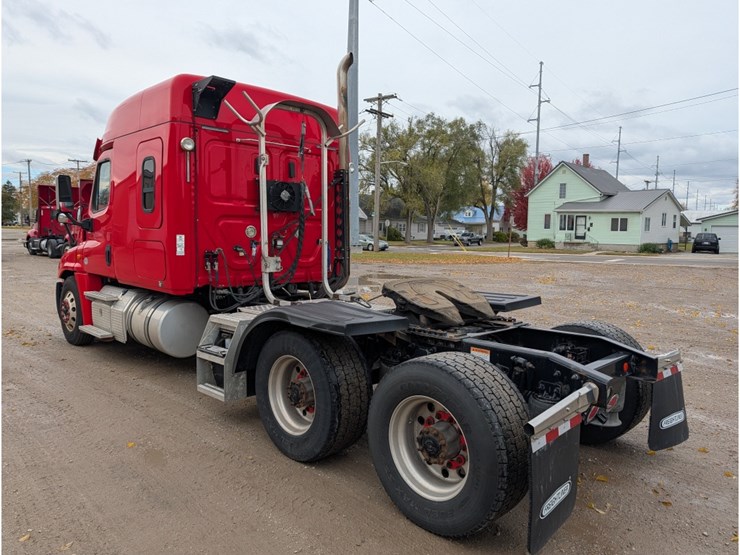freightliner-cascadia-125-image-10