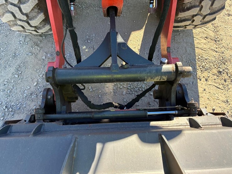 2022-kubota-r640-image-10