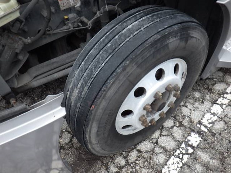 freightliner-cascadia-126-image-31