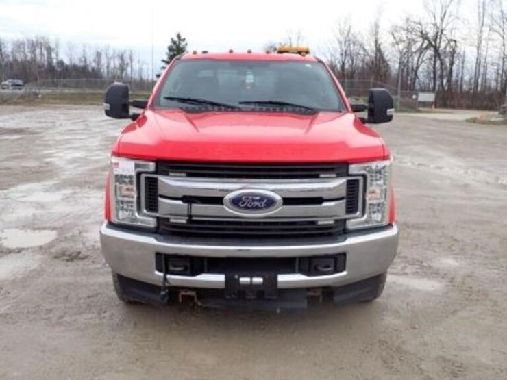 ford-f350-xlt-image-2