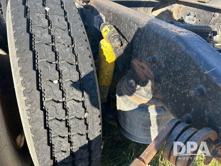 1996-freightliner-fld120-image-26