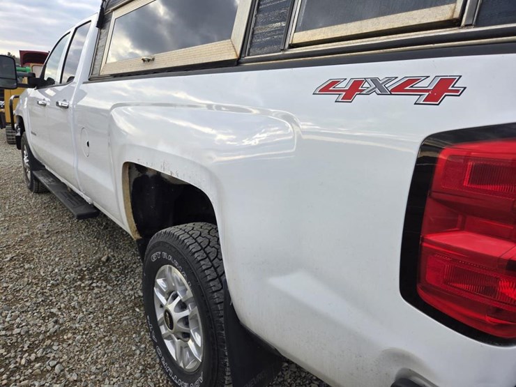 2015-chevrolet-silverado-2500hd-image-22