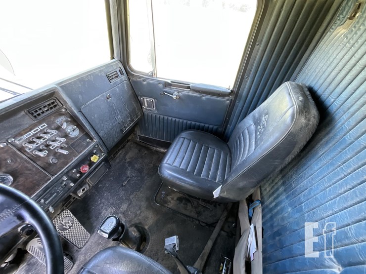 1988-kenworth-t600-image-24
