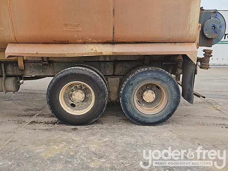 1994-mack-rd690s-image-14