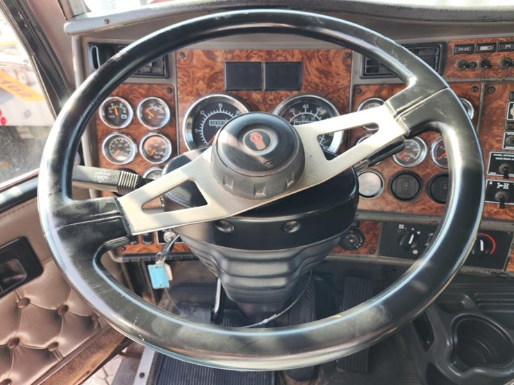 2002-kenworth-t800-image-55