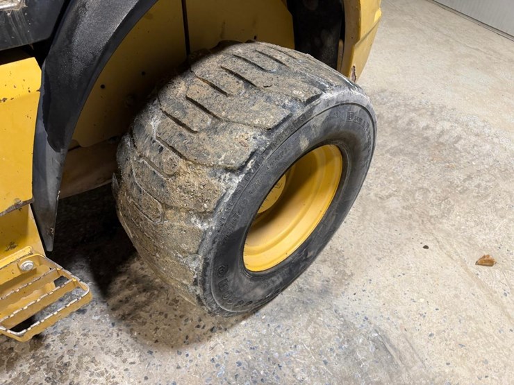 2015-caterpillar-903c-image-14