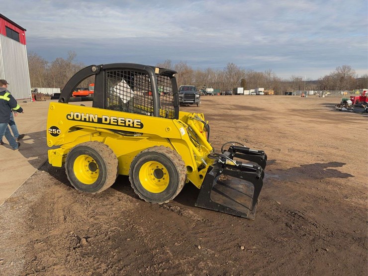 2003-john-deere-250-image-3