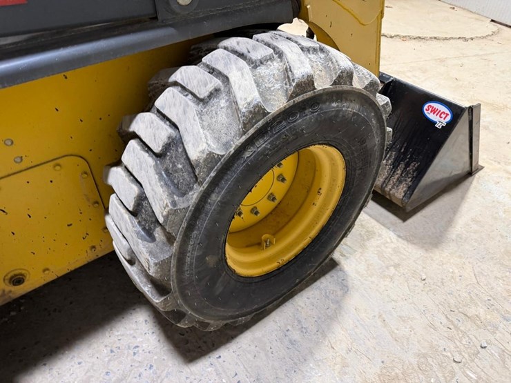 2015-gehl-v270-image-16