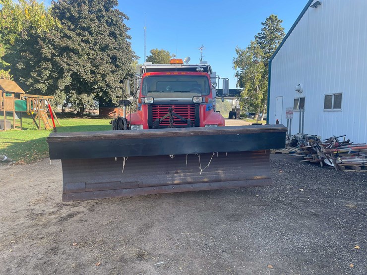 international-4900-image-7