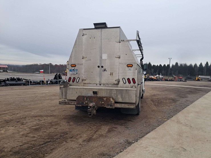 2009-ford-f750-image-3