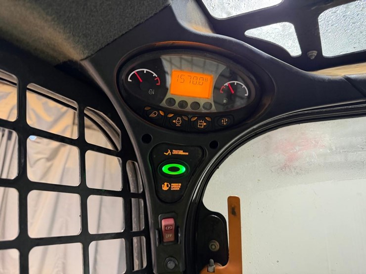 2022-bobcat-t740-image-24