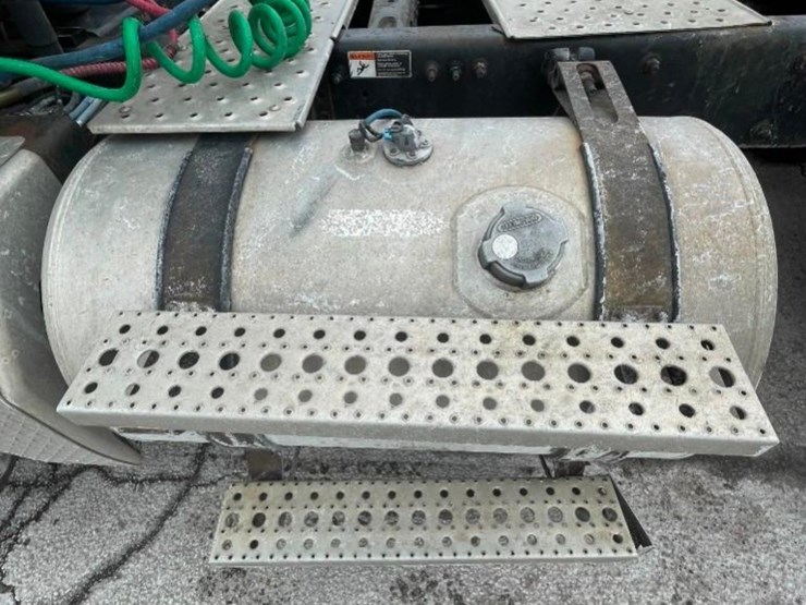 freightliner-cascadia-113-image-17