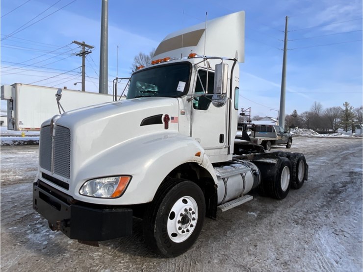 2014-kenworth-t440-image-1