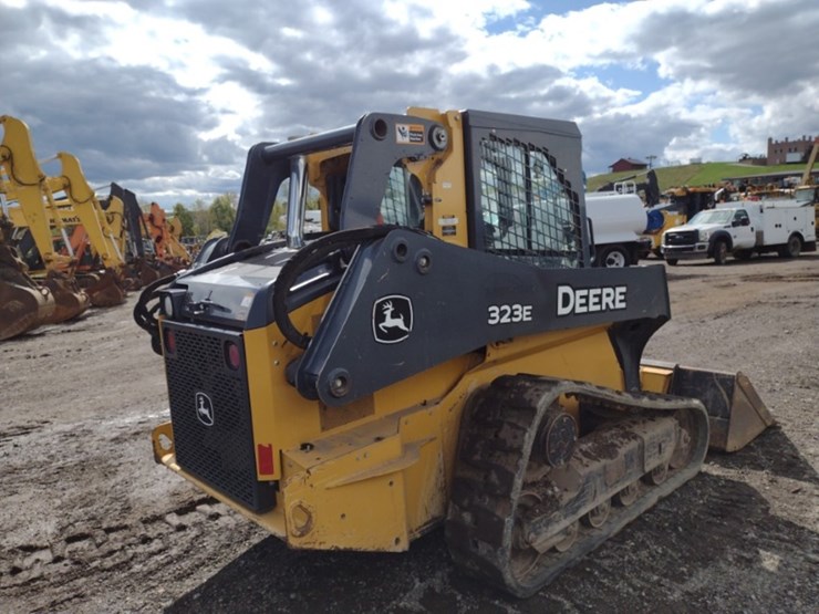 deere-323e-image-38