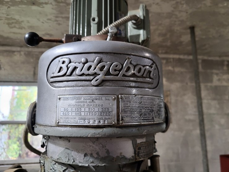 bridgeport-mill-w/phase-convertor-and-tools-image-3