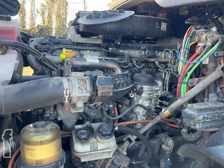 2016-freightliner-cascadia-125-image-10