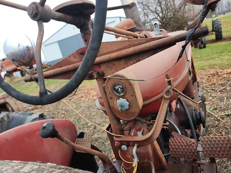 1940-farmall-m-gas-tractor-image-12