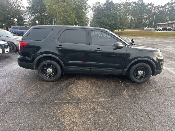 2017-ford-explorer-image-7