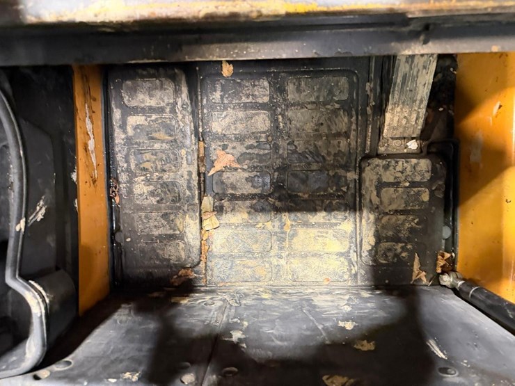 2022-case-tv450b-image-31