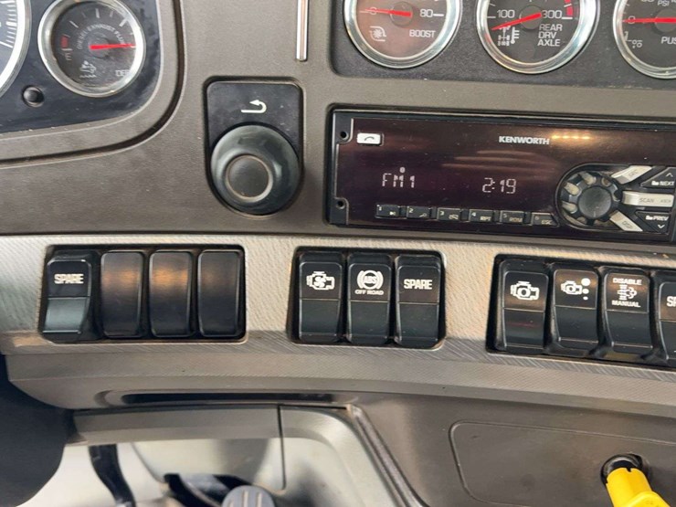 2017-kenworth-t880-image-53