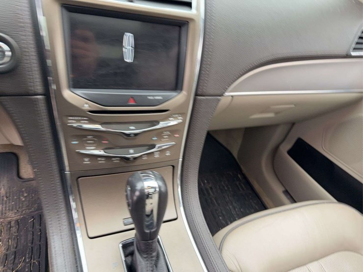 2012-lincoln-mkx-image-25