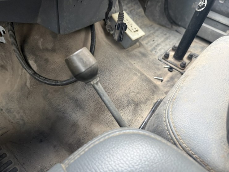 2011-ford-f550-image-35