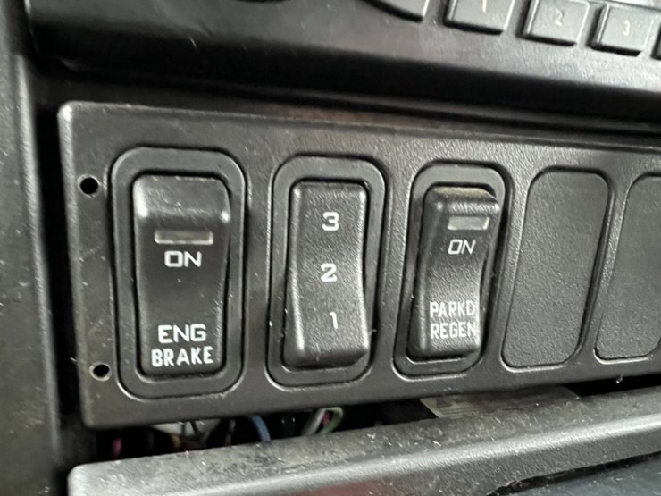 2013-international-7500-s/a-dump-truck-image-33