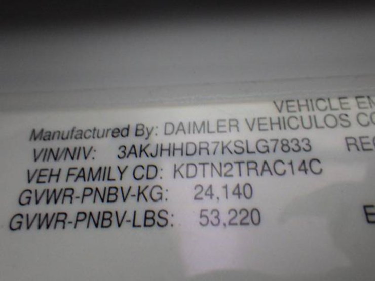 2019-freightliner-cascadia-126-image-23