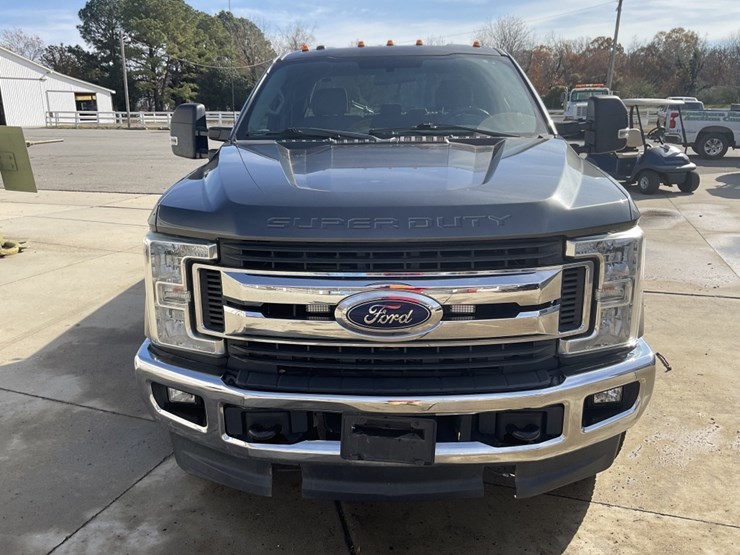 2016-ford-f250-xlt-image-2