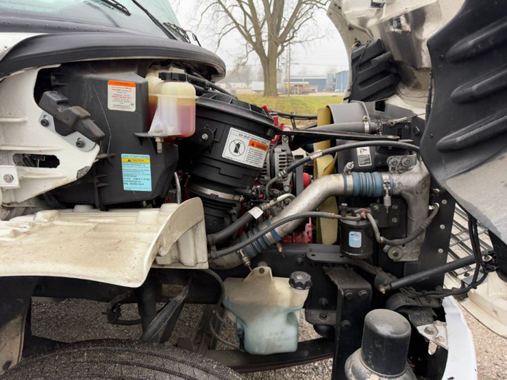 freightliner-m2-106-image-15