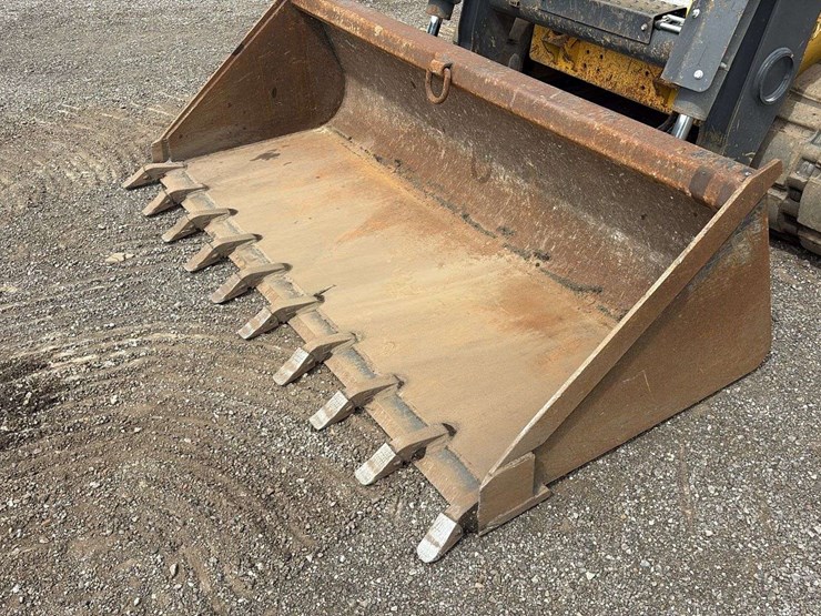 2022-new-holland-c362-image-40