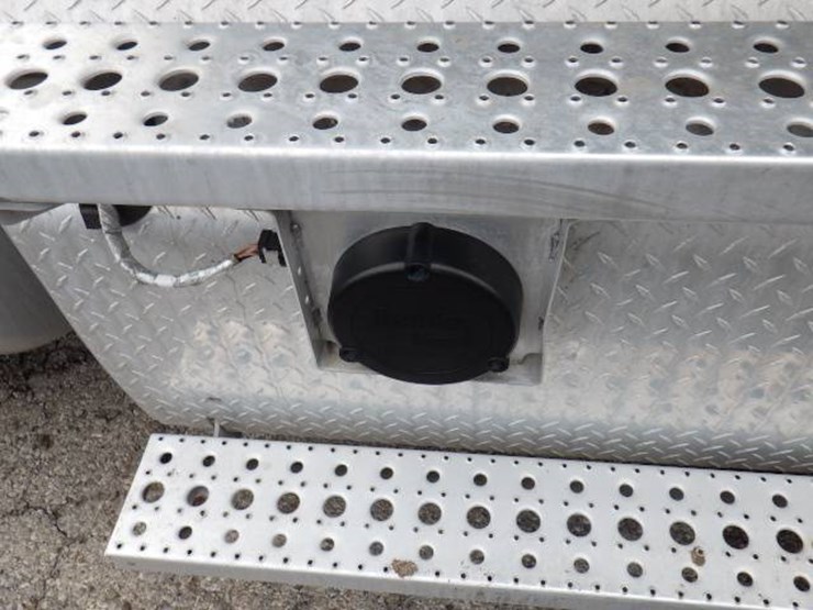 2018-freightliner-cascadia-126-image-6