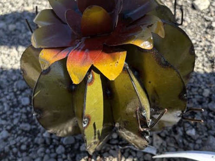 #88-•-metal-art--small-cactus-w/-flower-image-1