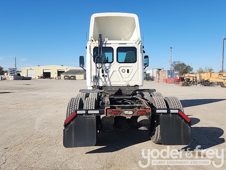 2018-freightliner-cascadia-125-image-4