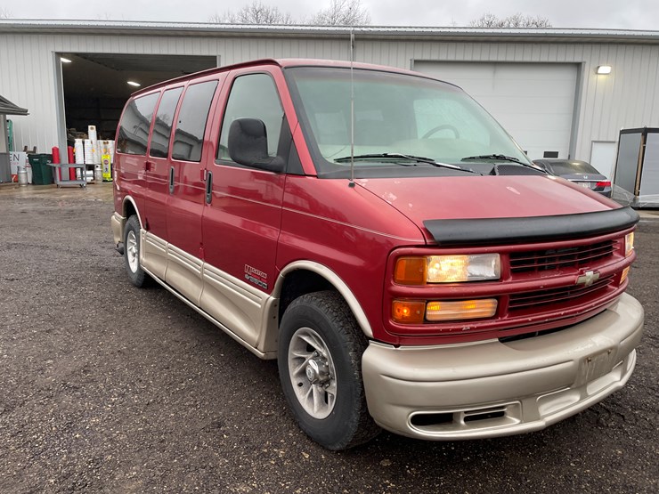 1999-chevy-3500-image-3