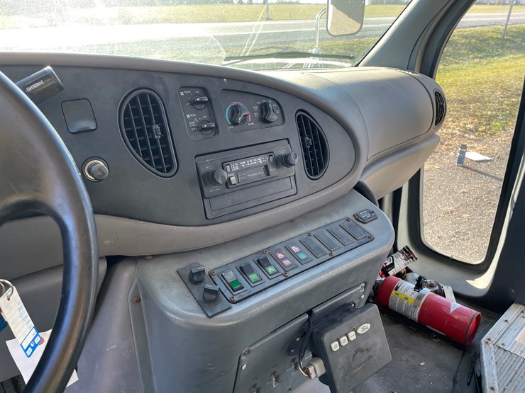 2001-ford-transit-image-19