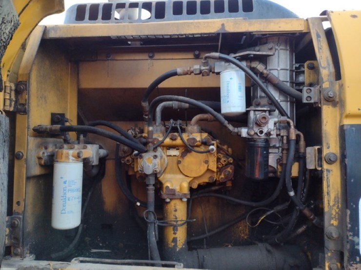 caterpillar-325d-image-41