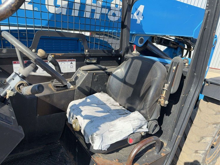 2017-genie-gth844-image-30