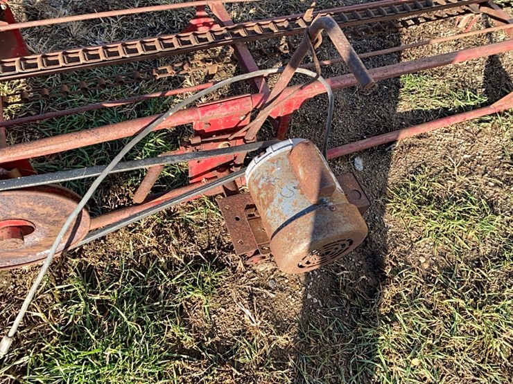 ih-15-bale-elevator-with-motor---16’-image-8