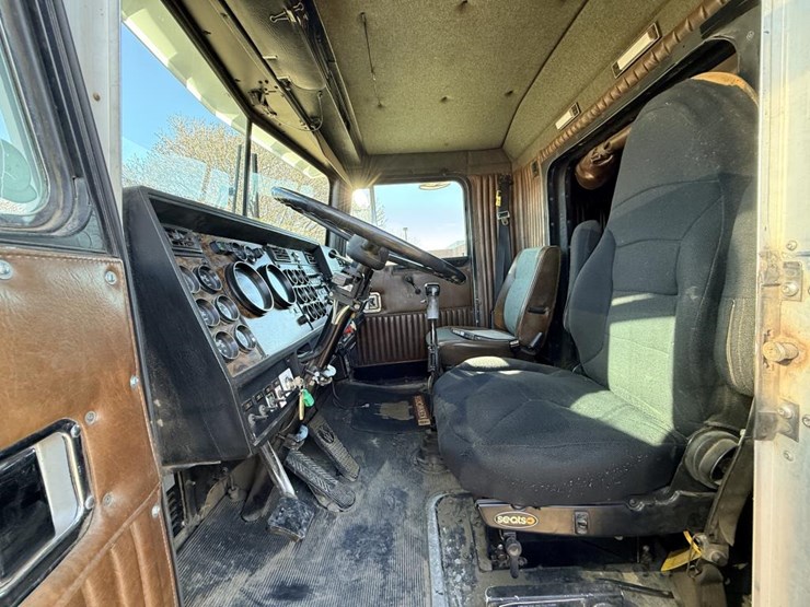 1993-kenworth-t800b-image-43