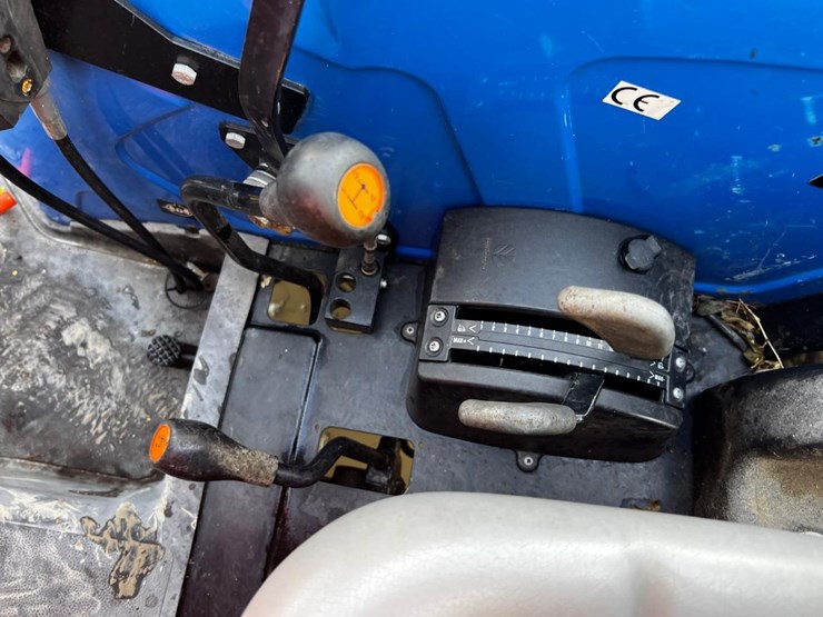 new-holland-tn70a-image-32