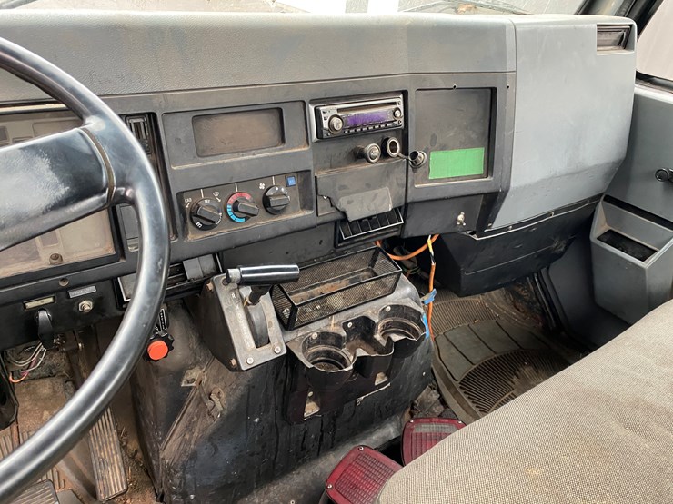 international-4700-image-39