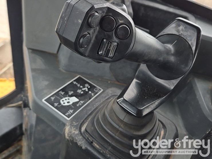 2019-deere-850l-lgp-image-164