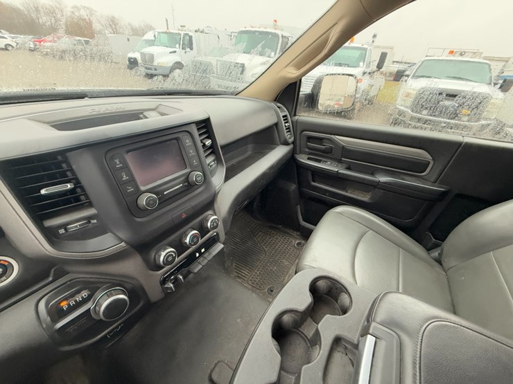 2020-dodge-3500-image-16