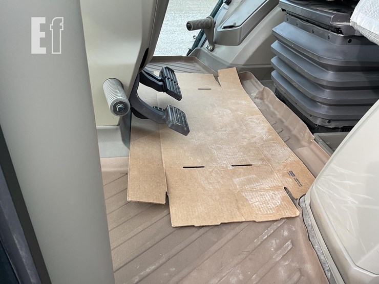 john-deere-8r-250-image-5