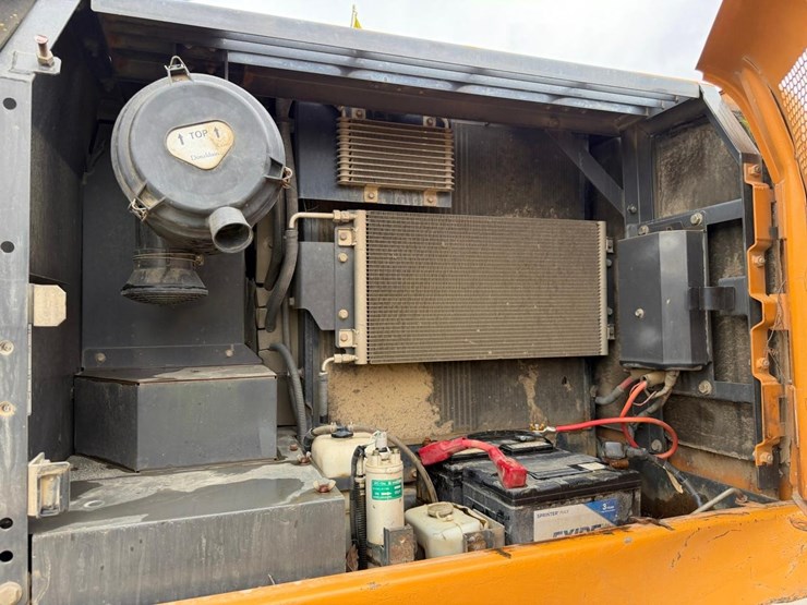 case-cx160b-image-18