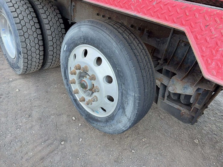 2004-peterbilt-357-image-16