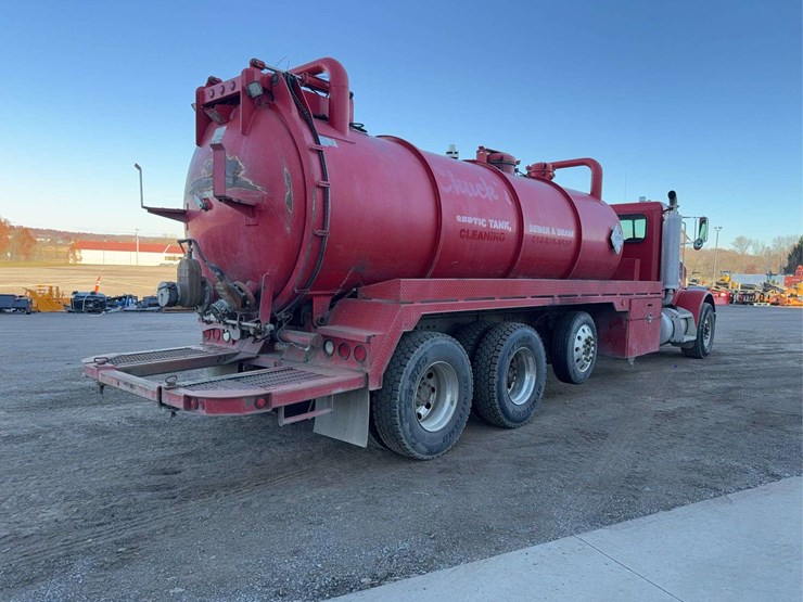 2004-peterbilt-357-image-3